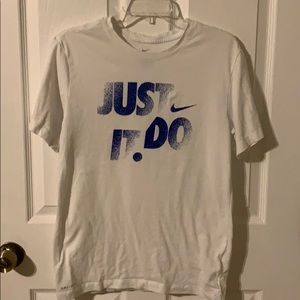Nike T-shirt- Men L